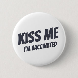 Kiss Me jag är vaccinerad Modern Cute Funny Quote Knapp