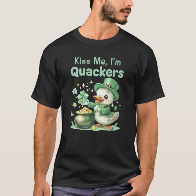 "Kiss Me, jag'm Quackers" St. Patrick's Day Duckli T Shirt (Framsida)