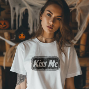 Kiss Me Metall Plate T Shirt