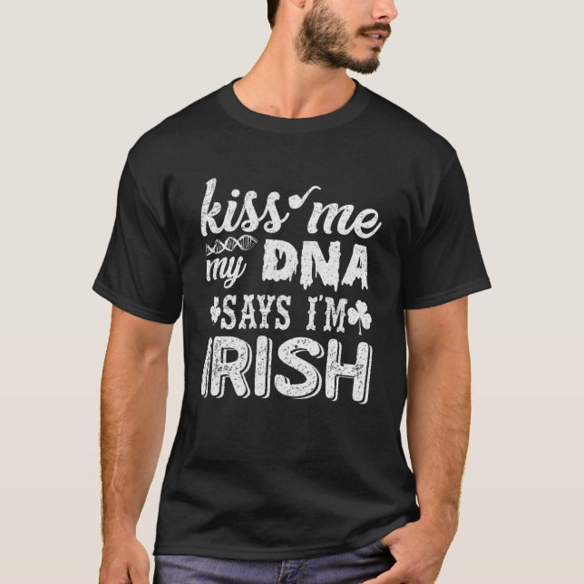 Kiss Me mitt DNA säger att jag är Irish Patrick's  T Shirt (Framsida)