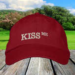 KISS ME retro Hat / Roligt Party basebollsockel Broderad Keps<br><div class="desc">Broiderade hattar: Klassisk reflexhatt party med texten "KISS ME" - roligt mode,  bachelors party,  college bära,  hemlig Santa,  office firande / nattute</div>