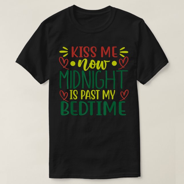 KISS MIG NU MIDNIGHT ÄR MIN BEDTIME T-Shirt (Design framsida)