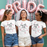Kiss Miss AdjAdjhelorette Party T Shirt<br><div class="desc">Den här roligten och de flirta bachelorette helg party är perfekt för vilken brud som helst och brudens sida som firar den kommande stora dagen! T-shirten innehåller ett urval av rosa läppar med ord "Kiss the Miss Adjéen", namn i bruden och datum. Det är perfekt för alla bachelorettfester, när party,...</div>