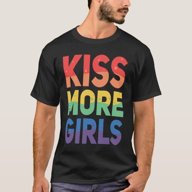 Kiss More Girls  Lesbian LGBT Gay Homosexuality T Shirt (Framsida)