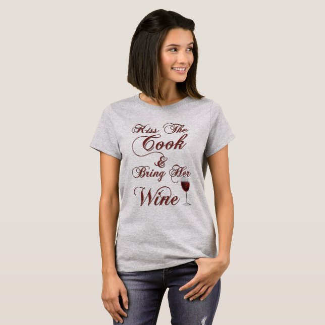 Kiss the Cook och ta med henne Vin T Shirt (Hel framsida)