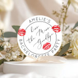 Kiss the Miss AdjAdjhelorette Party Runt Klistermärke<br><div class="desc">Kiss Miss Adjö. Matchningsartiklar för Bachelorette-partiet Classic Round Sticker finns tillgängliga.</div>