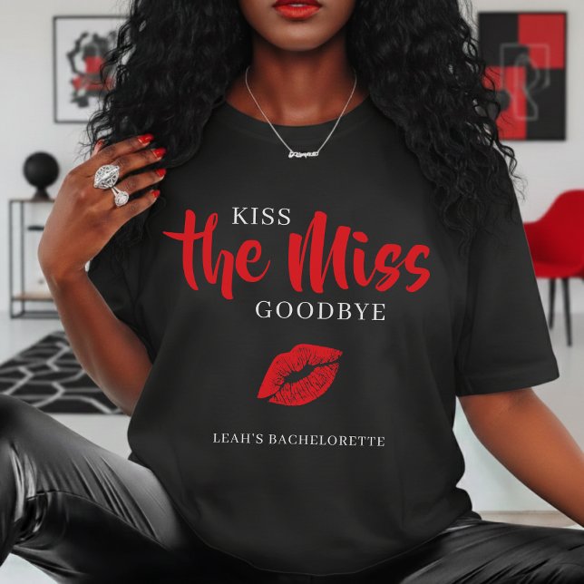 Kiss the Miss Goodbye Red Lip Bachelorette Party  T Shirt (Skapare uppladdad)