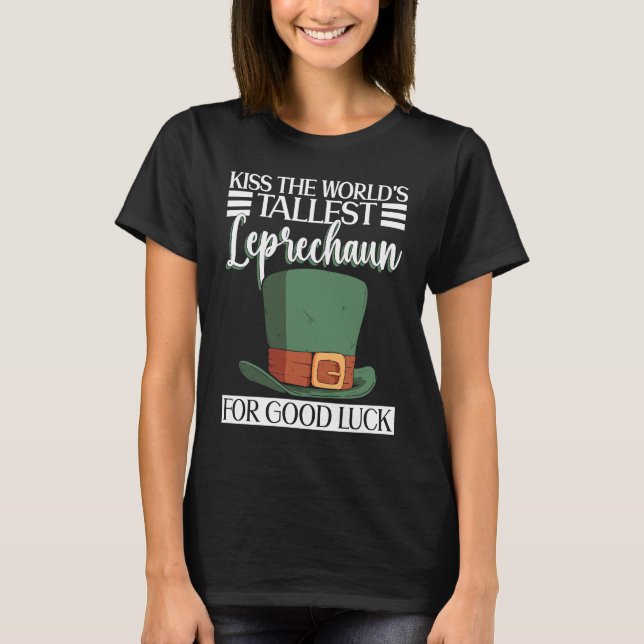 Kiss The World's Tallest Leprechaun For Good Luck  T Shirt (Framsida)