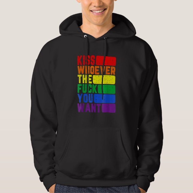 Kiss vem du vill ha Lgbtq Gay Lesbisk Awar Hoodie (Framsida)