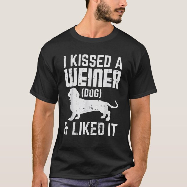 Kissed Weiner Hund... Jag gillar det... T Shirt (Framsida)