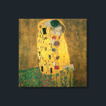 Kissen av Gustav Klimt Canvastryck<br><div class="desc">Kiss (Älskare) målades av den österrikiska symbolmålaren Gustav Klimt mellan 1908 och 1909, höjdpunkten för hans "gyllene period", när han målade ett antal verk i ett liknande gyldat stil. En kvadrat med perfekt, kanvas skildrar ett par som tar emot, deras kroppar som är indragna i utvecklade plakat som dekoreras i...</div>