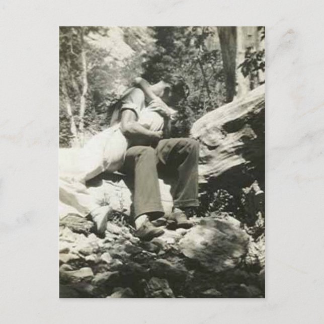 Kissering i skogen-vykort vykort (Framsida)