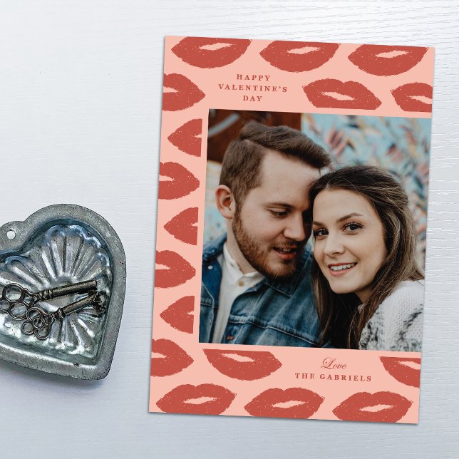 Kisses Modern Flat Valentine Day Card - persikor Julkort (Skapare uppladdad)