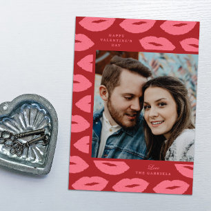 Kisses Modern Flat Valentine Day Card - Red Julkort