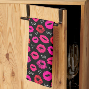 Kisses XOXO Red and Rosa Kitchen Towel Kökshandduk