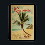 Kissimmee Handflatan Träd Vintage resor Magnet<br><div class="desc">En unik och modern Kissimmee Florida-konsttryckning i mitten av århundradet i vintage resor poster stil. Den har en böjd handflatan träd på sandstranden med hav under ett blått grumligt himlar.</div>