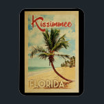 Kissimmee Handflatan Träd Vintage resor Magnet<br><div class="desc">En unik och modern Kissimmee Florida-konsttryckning i mitten av århundradet i vintage resor poster stil. Den har en böjd handflatan träd på sandstranden med hav under ett blått grumligt himlar.</div>