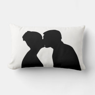 KISSING COUPLE LUMBARKUDDE