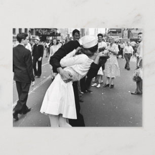 Kissing On VJ Day Världskrig Vykort