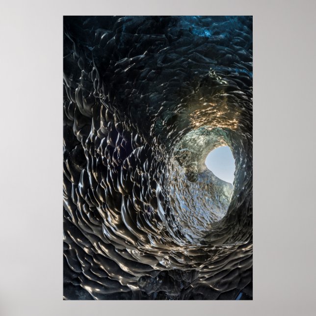 Kissöppning i en isgrotta poster (Framsidan)