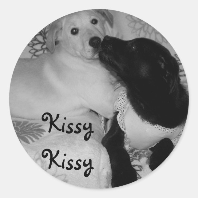 Kissy Kissy STicker Runt Klistermärke (Framsida)