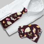 Kitchen Theme Mönster Tie Slips<br><div class="desc">Manarna har en härlig mönster inspirerad av kockutrustningen, skapar den en tankfull gåva att presentera för en far eller farfar som har en passion för matlagning eller är en professionell kock. Konstruktionen visar en mängd kocksrelaterade symboler och verktyg, t.ex. kockhattar, matlagningsredskap, whisky, spatulas, knivar och krukor och pans. De invecklade...</div>
