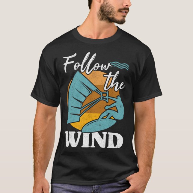 Kiteboarder Follow The Wind Kitesurfer Kite Surf K T Shirt (Framsida)