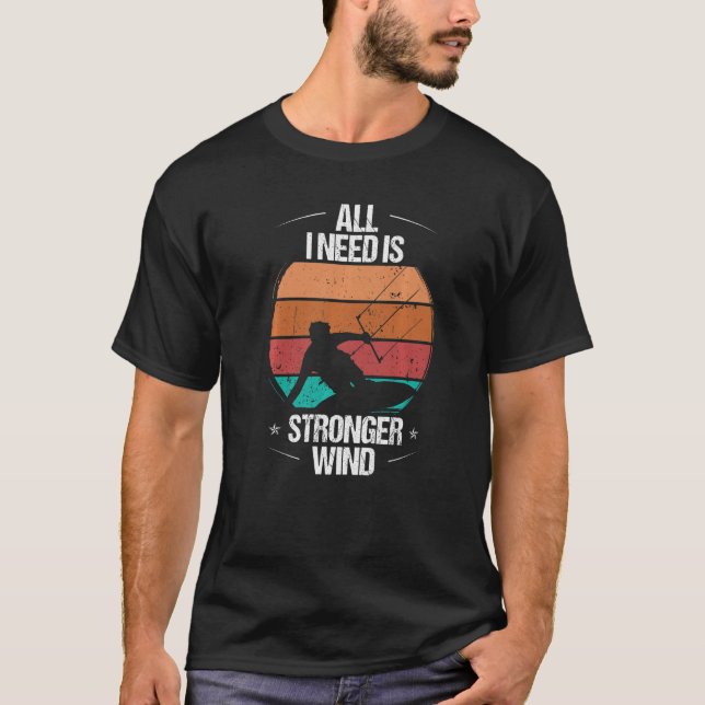 Kitesurfer All I need is stronger Wind Kiteboarder T Shirt (Framsida)