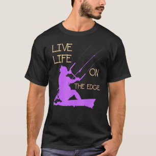 Kitesurfer som riderar en våg liv på Kant Lil T Shirt