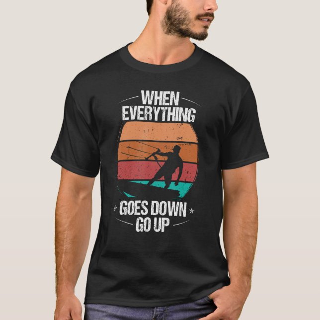 Kitesurfer when everything goes down go up Kiteboa T Shirt (Framsida)
