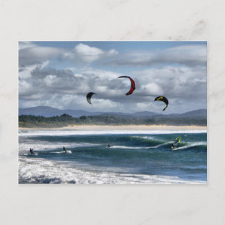 Kitesurfing på strand vykort
