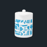 Kitschy Kitchenware Mönster<br><div class="desc">Den här toppen,  snygga,  blå köksapparaten har allt utom köksdisken. Den här presentdesignen för roligt är både kitschy och coola,  så gör ett unikt påstående och skaffa en i dag. Det är också toppen-sassi och fjol!</div>