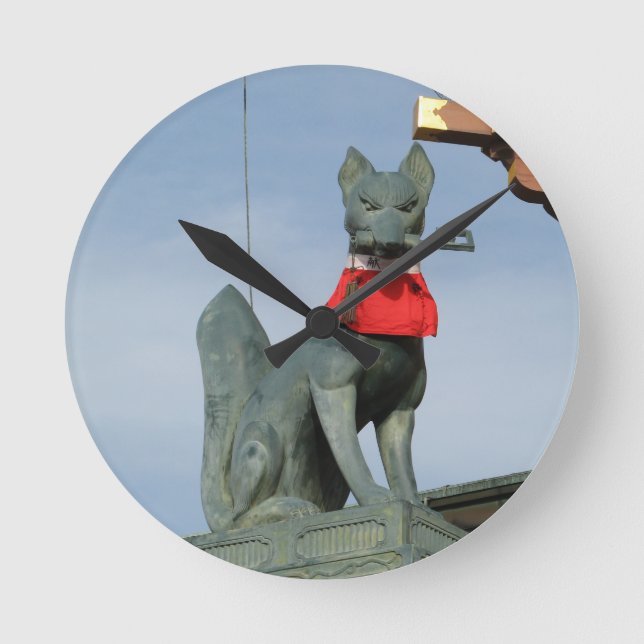 Kitsune キ ツ (Fox) med Nyckel i munnen Rund Klocka (Framsida)