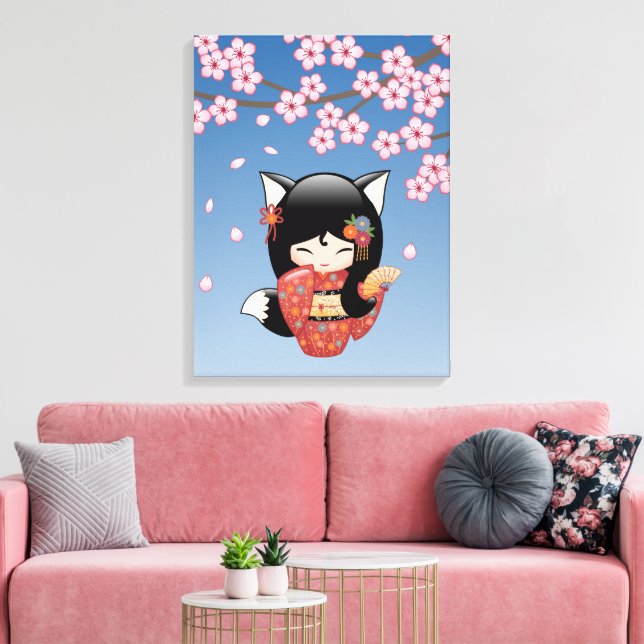 Kitsune Kokeshi Docka - Svart Rävgudinna Canvastryck (Insitu (Vardagsrum))