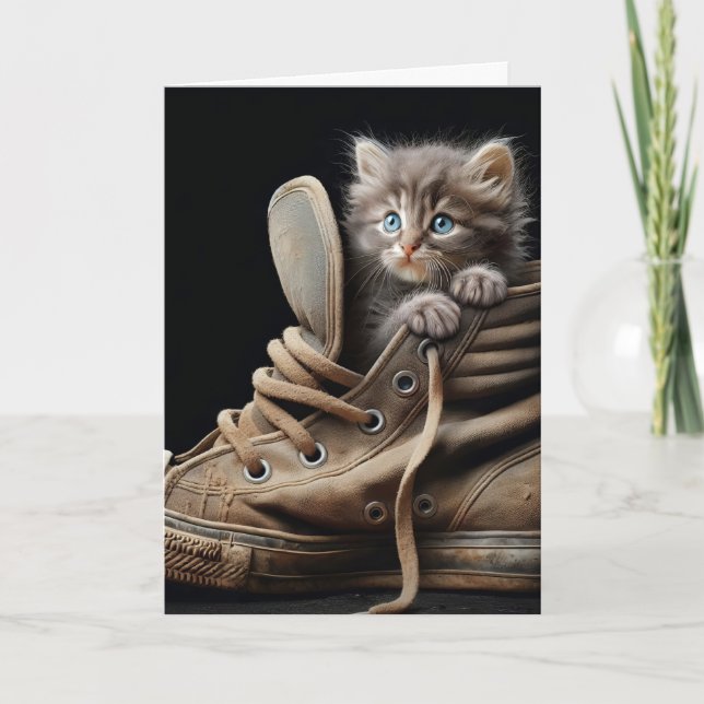 Kitten i den gamla sneaker på födelsedagen kort (Framsida)