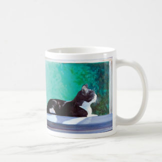 Kitten i fönstret från den ursprungliga oljemålnin kaffemugg