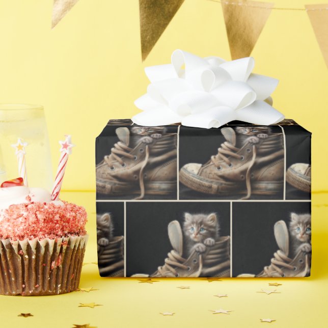 Kitten i gammal Sneaker Presentpapper (Födelsedagsfest)
