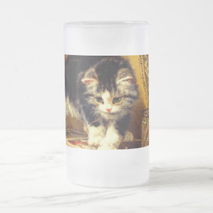 Kitten med färg och penslar frostat ölglas