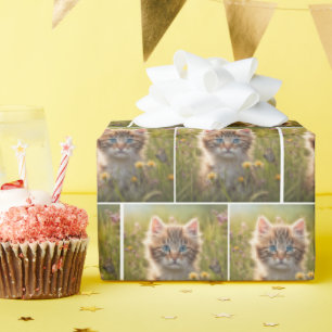 Kitten och fjäril i ängen presentpapper