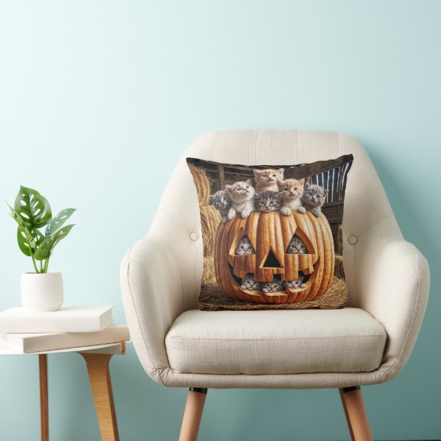Kittens in Halloween Pumpkin Kudde (Stol)