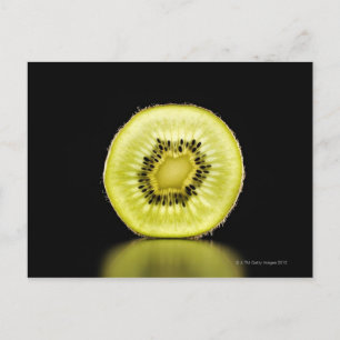 Kiwi frukt, svart bakgrund vykort