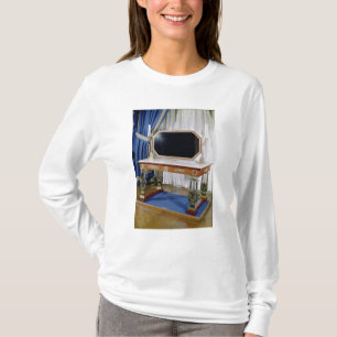 Klä bord som hör hemma till empressen Josephine T-shirt