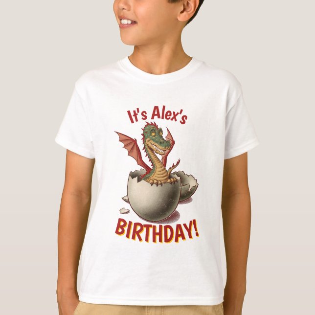 Kläckande Dragon Birthday T Shirt (Framsida)