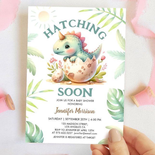 Kläckande snart! Cute Dino Dinosaur Girl Baby Show Inbjudningar (Skapare uppladdad)