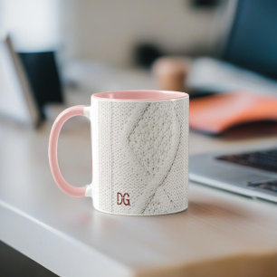 Kläder av trikå och broderade Mugg
