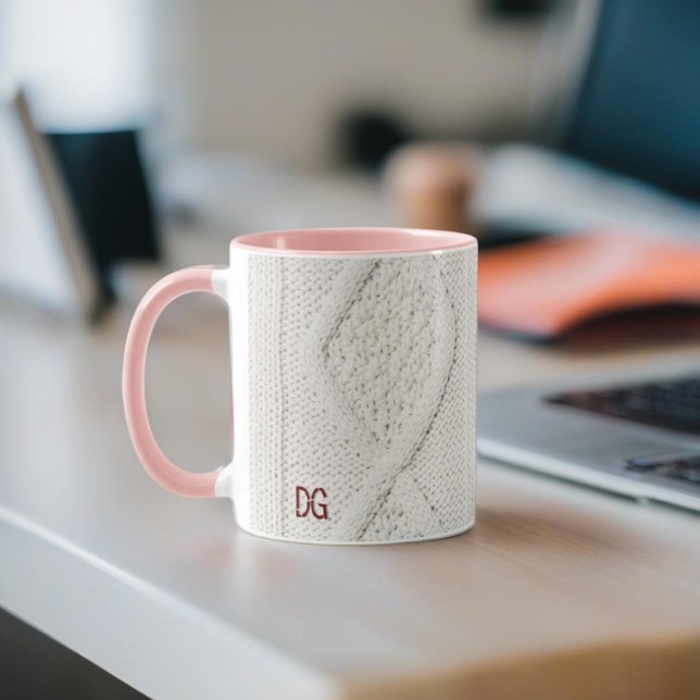 Kläder av trikå och broderade Mugg (Skapare uppladdad)