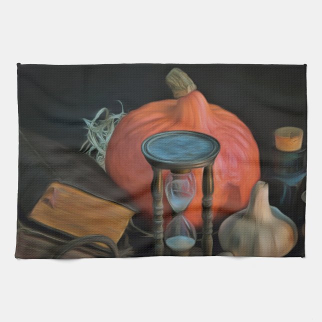 Kläderföremål på bord i ett mörk rum kökshandduk (Horisontell)