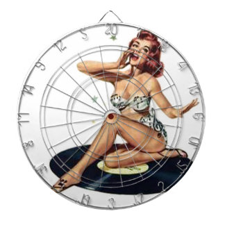 Klämma fast upp flicka på den rekord- pilen stiger darttavla