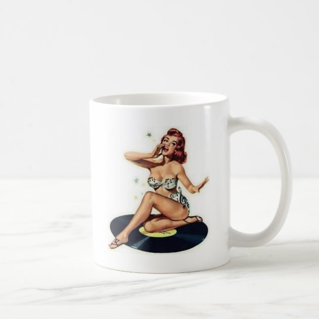 Klämma fast upp flickasitta på rekord kaffemugg (Höger)