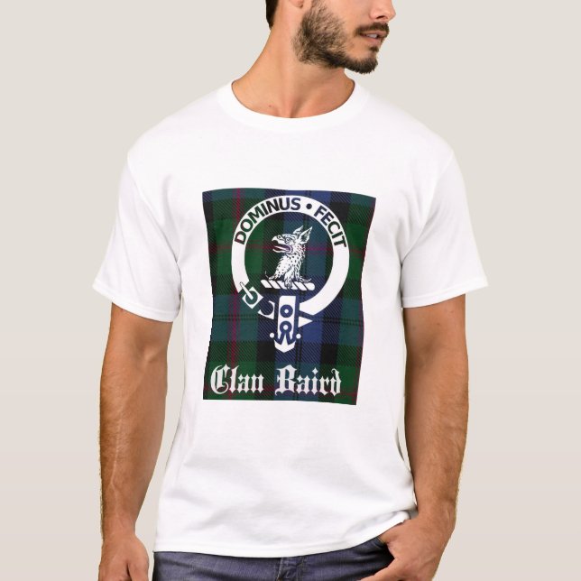 Klan Baird Vapensköld Badge & Tartan T Shirt (Framsida)